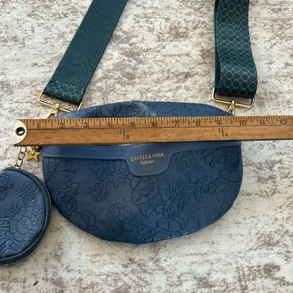 Blue Embossed Crossbody Bag with Crossbody strap vegan leather - Picture 6 of 11